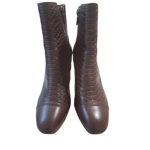 Donald Pliner Snake Print Women's size 7.5 Luxury Classy Elegant Heel  Booties - Picture 3 of 11